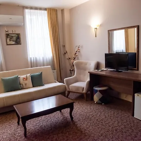 Monte Cristo Hotel